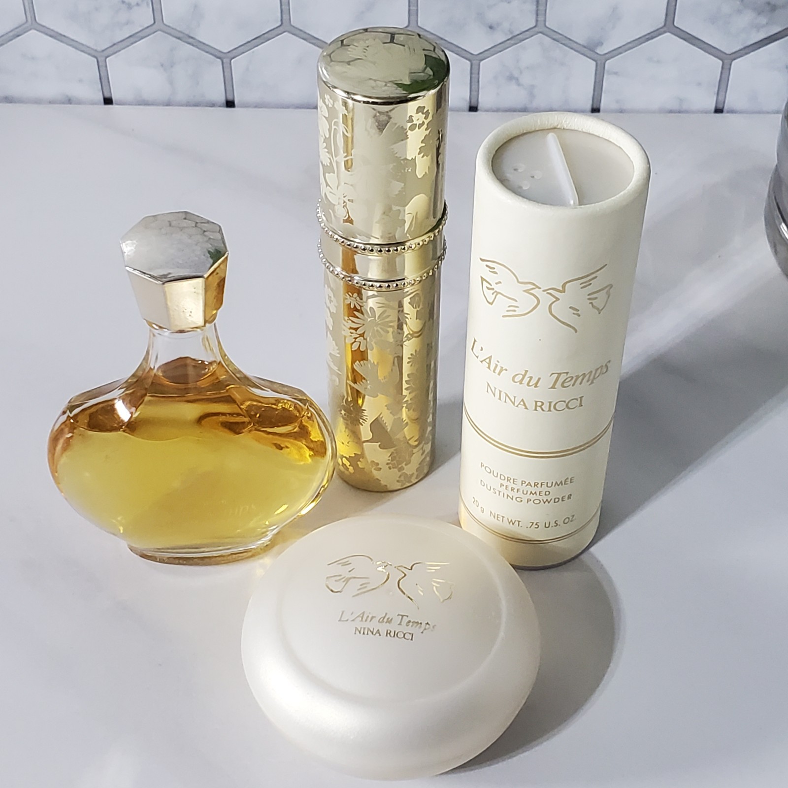 L'Air du Temps Nina Ricci Paris Set Parfum Powder Soap Rechargeable Bottle