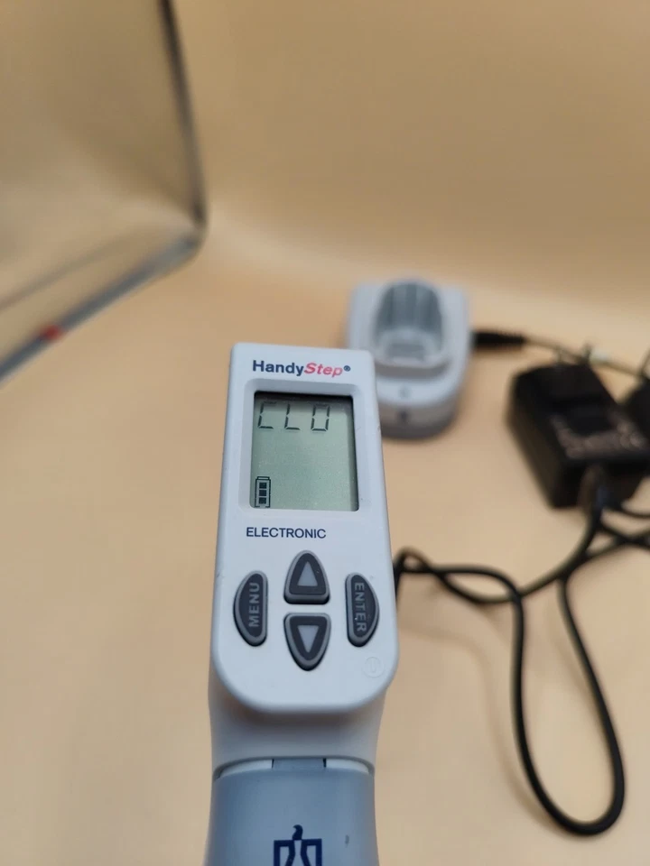 One Brandtech Handystep Electronic Pipette repeater With Charging Stand - Image 2 of 4