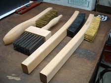 4 PREMIUM BRUSHES 3 BRASS AND STEEL WIRE BRUSHES AND A PLASTIC BRISTLE BRUSH
