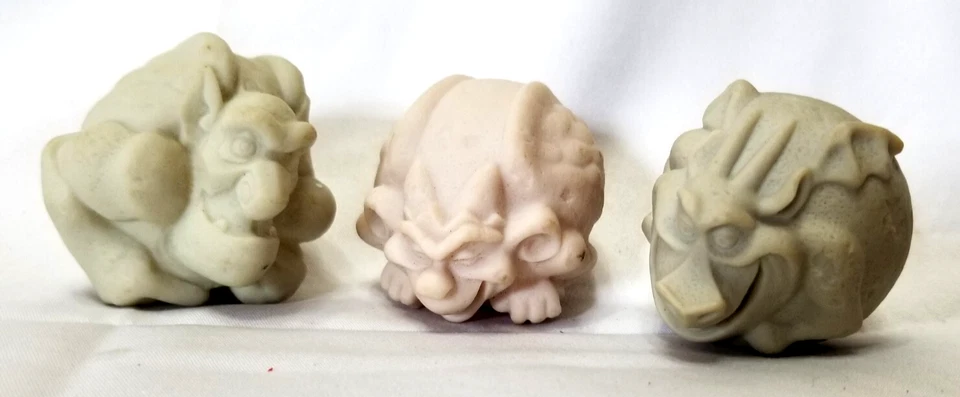 Lote de 3 bolas de gárgola jorobado de Notre Dame Victor Hugo juguetes Mcdonalds años 90 Foto 2 de 4