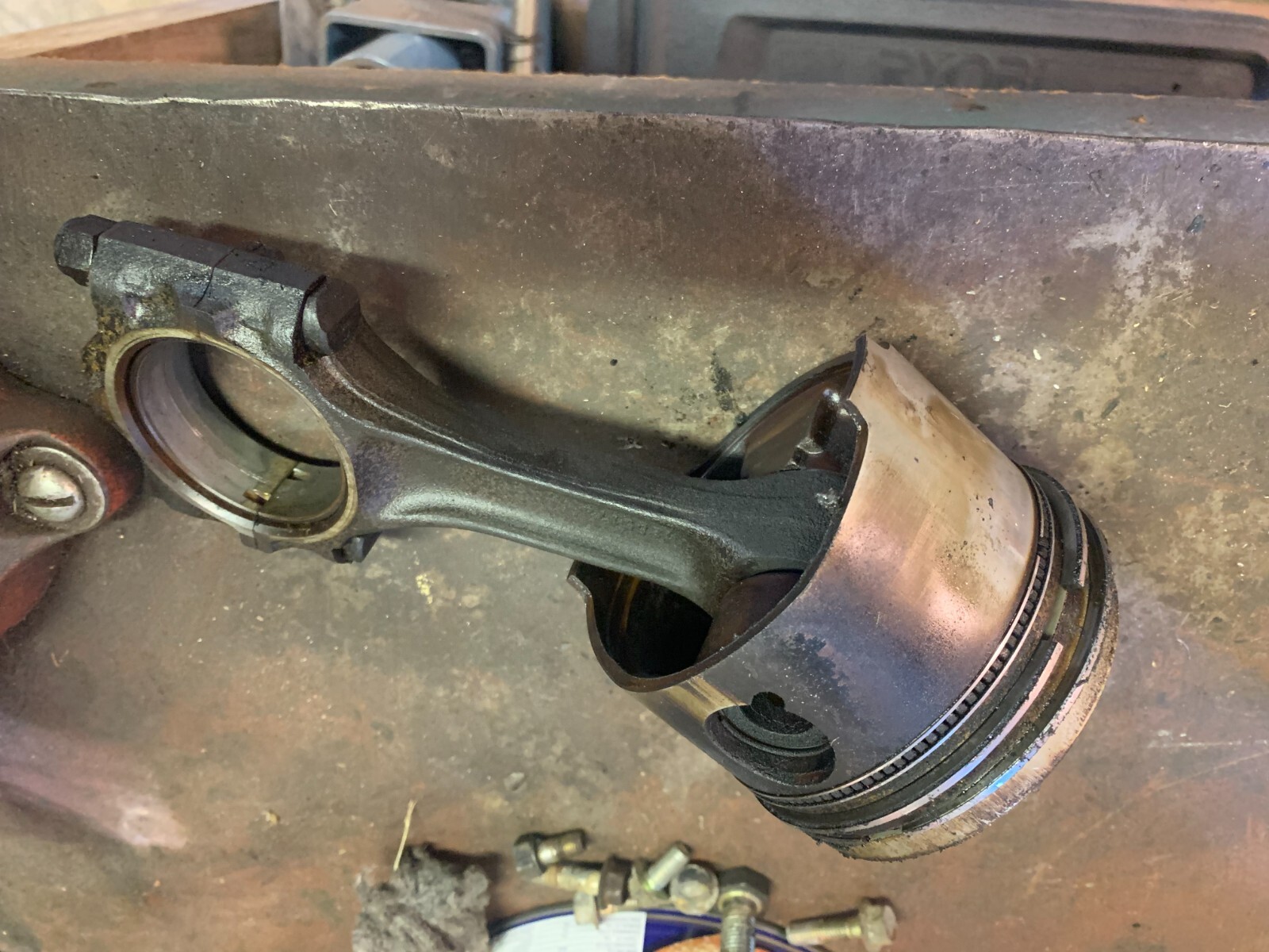 1985 Saab 900 2.0L 16V Turbo Engine Piston and Connecting Rod