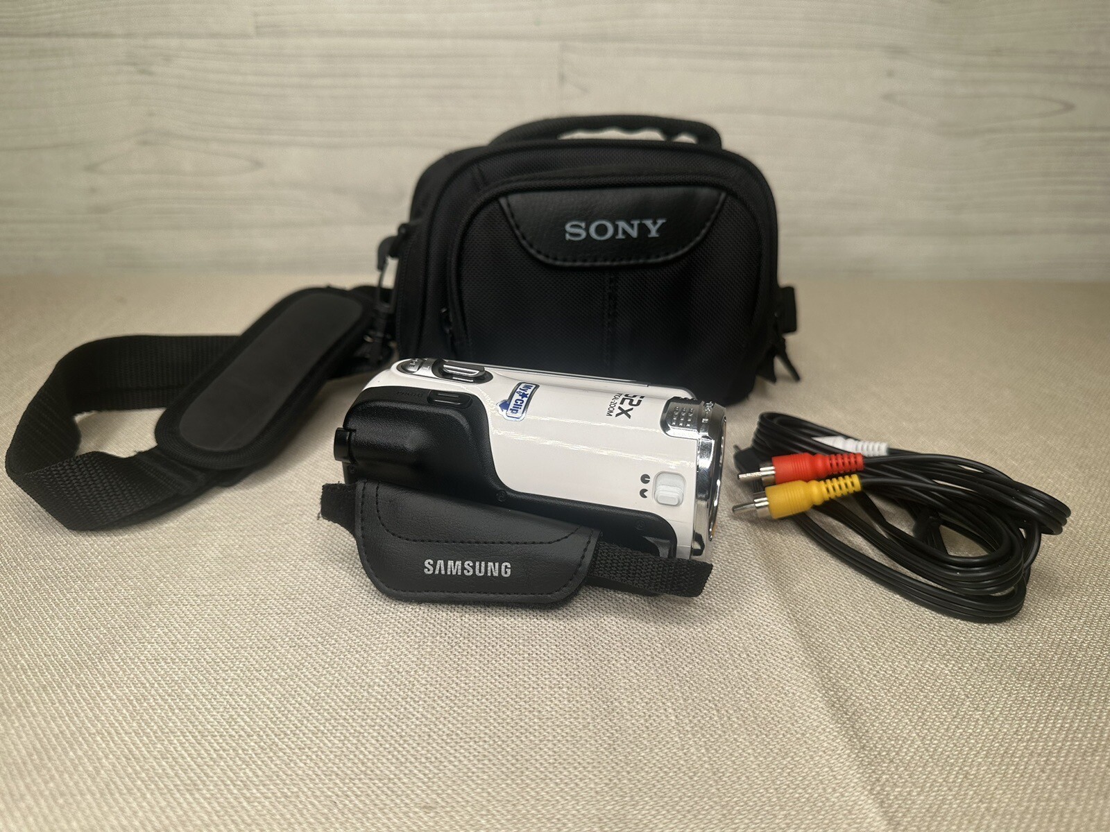Samsung HMXf90 HD CamcorderWhite W/Sony Bag16gb Memory CardLens Stuck Open eBay