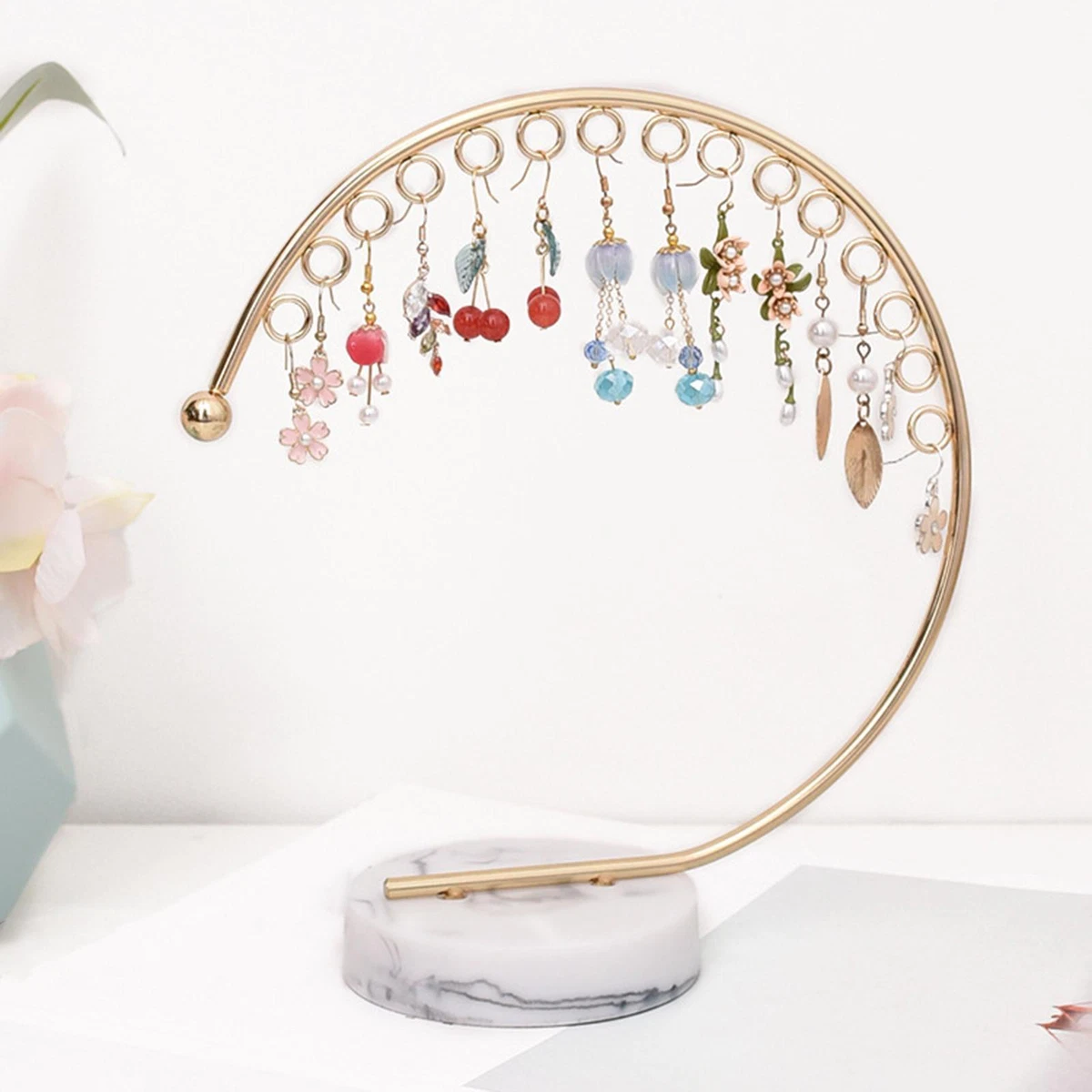Girls earring shop stand