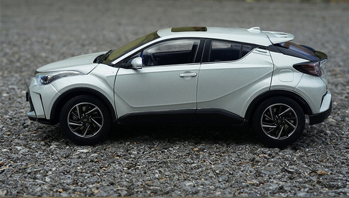 1/18 Scale Toyota C-HR CHR 2021 White Diecast Car Model Toy