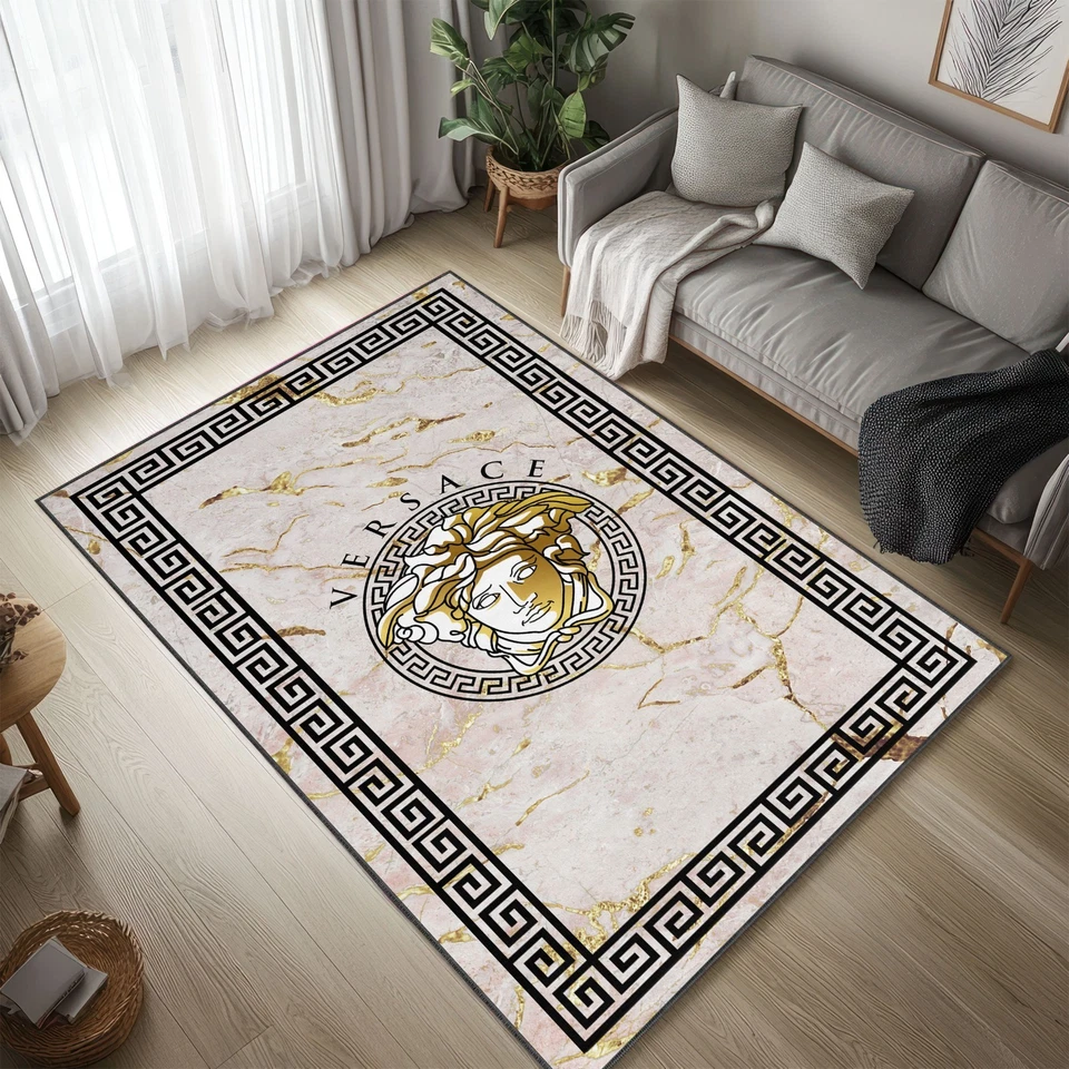 Alfombra Versace con marco griego, fondo aspecto mármol, alfombra beige y negra Foto 3 de 4
