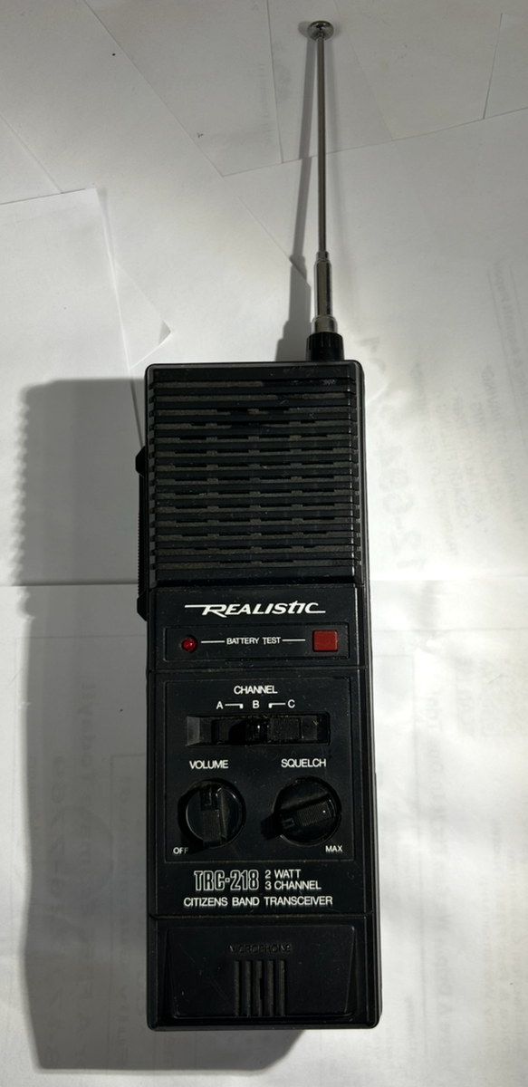 Realistic TRC-218 Citizens Band Transceiver Walkie Talkie 3