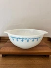 Vintage Pyrex 443 2.5 QT Ovenware Cinderella Snowflake Blue & White Garland Bowl