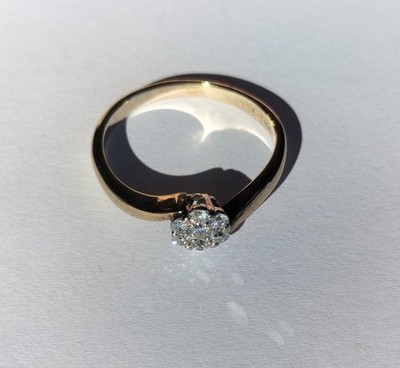 Vintage Michael Hill Yellow Gold & 7x Diamond Daisy Ring, Size Q (18.19mm) 2.5g