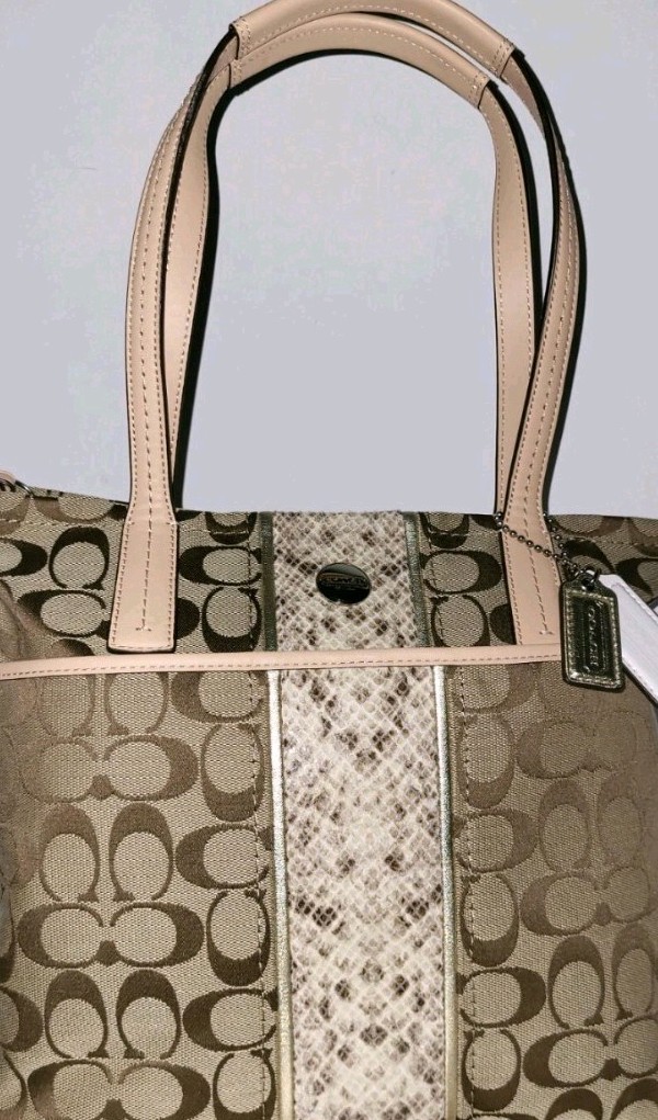 Authentic COACH SIGNATURE STRIPE PYTHON STRIPE TO… - image 6