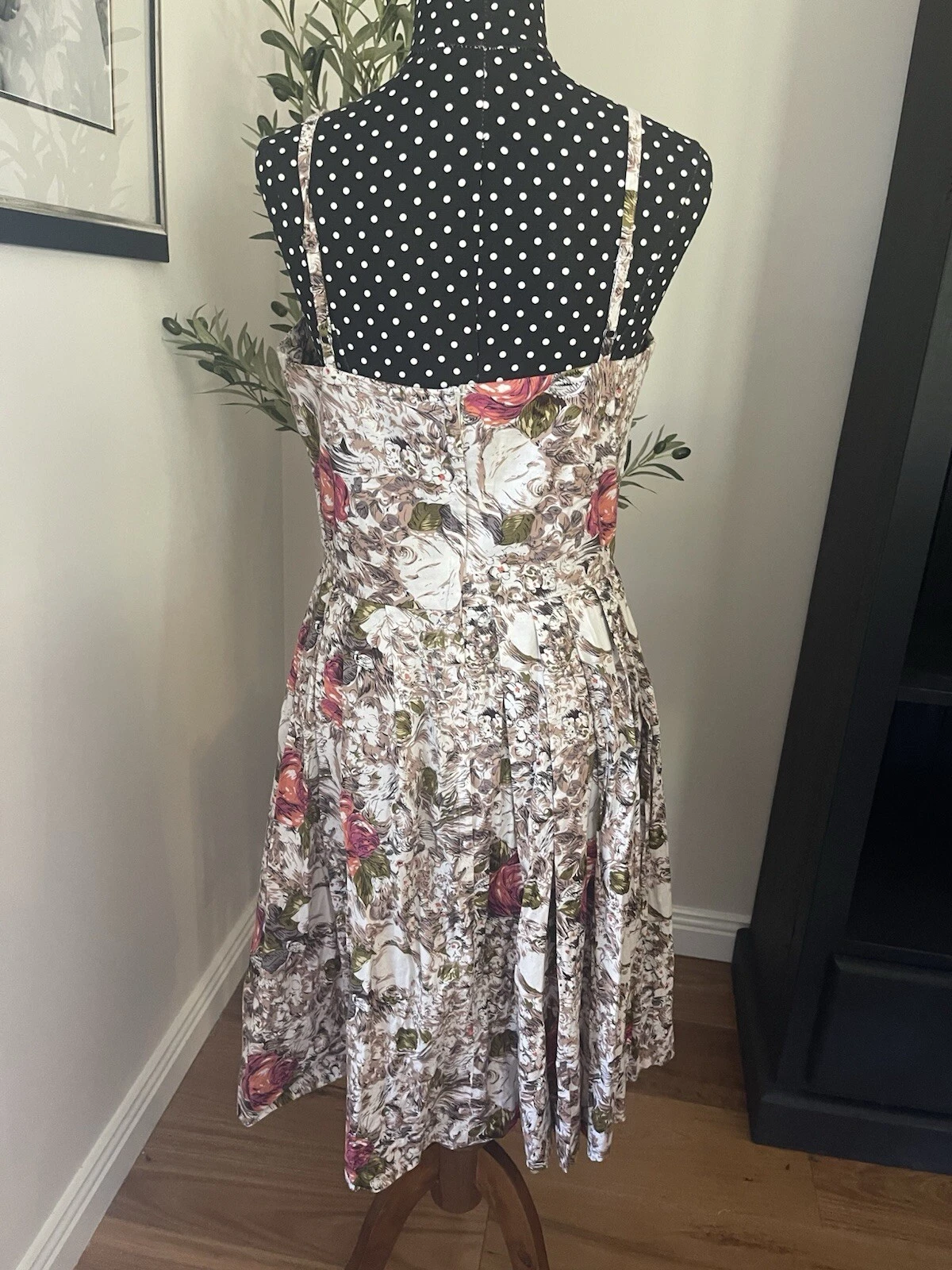 Picture 2 of 4