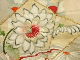 7761410: JAPANESE KIMONO / ANTIQUE KIMONO / SILK / KINSHA / FLOWER & SHIKISHI PA