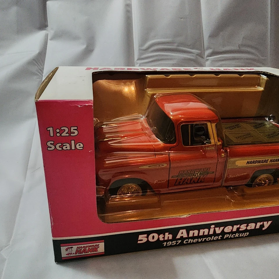 Camioneta Chevy Hank 1957 Spec Cast Hardware - 50 aniversario - escala 1/25 - nueva Foto 2 de 4