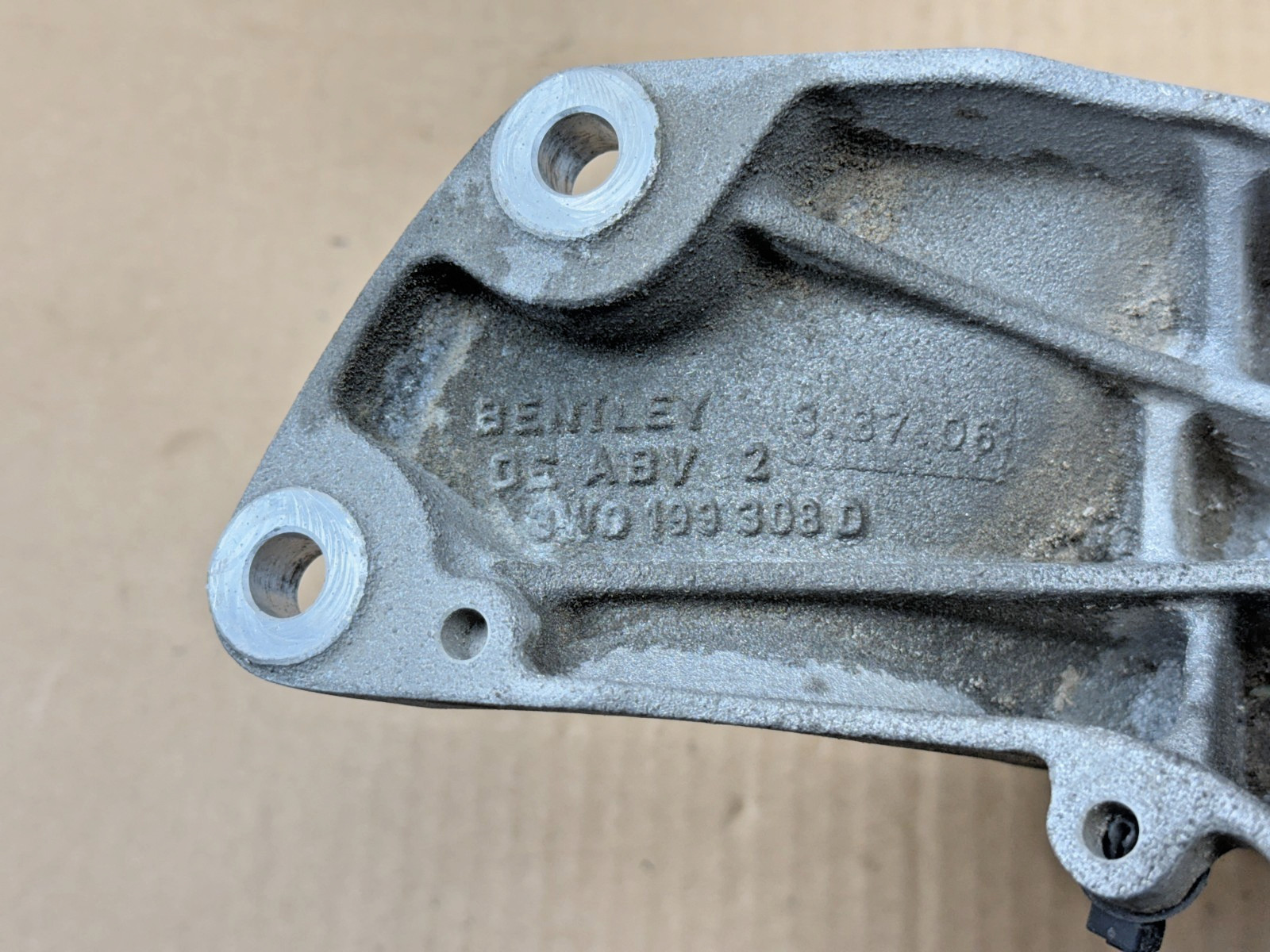 06-12 Bentley Continental Flying Spur Right Engine Mount Support Bracket PO43