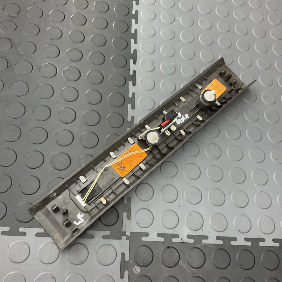 2016-2018 LINCOLN MKX FRONT LEFT DRIVER SIDE DOOR SILL SCUFF PLATE - Image 4 of 4