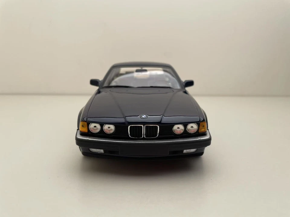 Minichamps 1/18 BMW 730i E32 blue Alloy Openable Car Model - Image 3 of 4