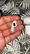 Apple AirPods 4th Generation White Bluetooth Wireless Earbuds w/ Charging Case