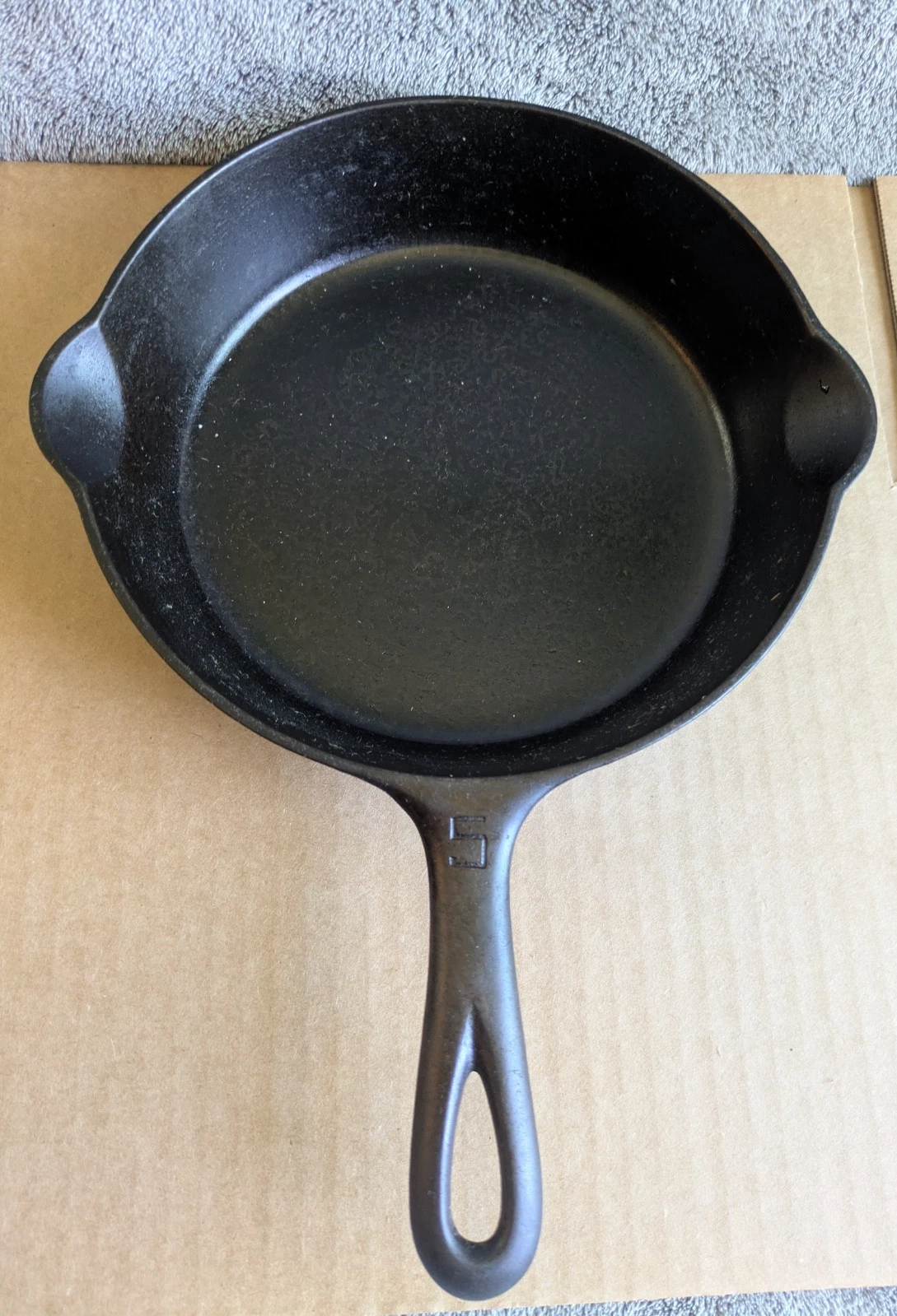 GRISWOLD #5 Cast Iron Skillet 724 USA Pan 8" Large Block Logo Seasoned Flat