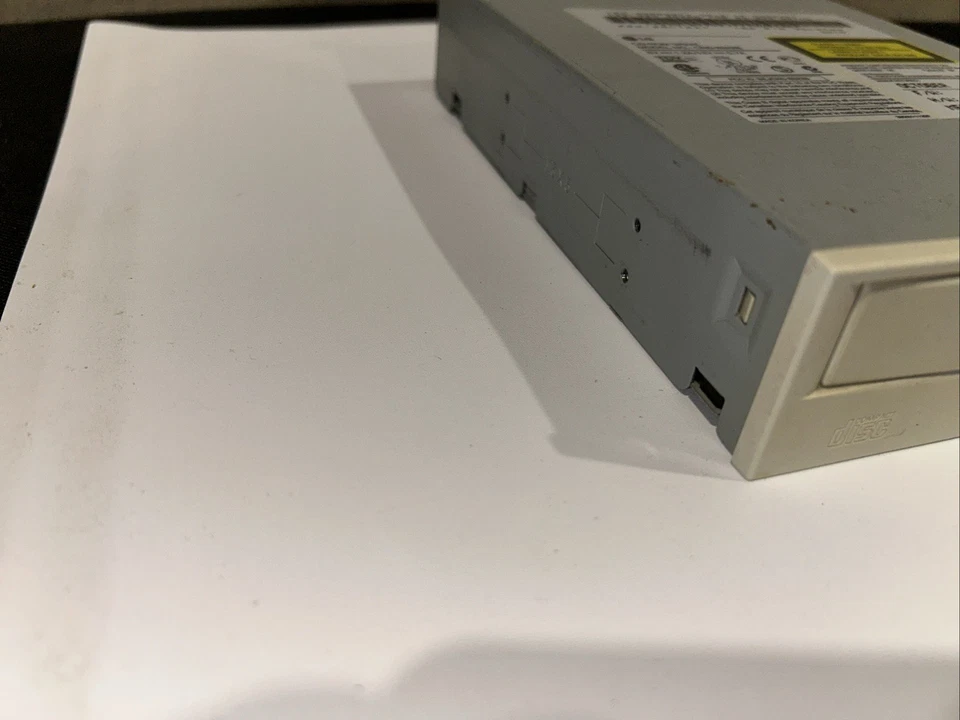 LG IDE CD-ROM Drive Beige CRD-8322b - Image 2 of 4