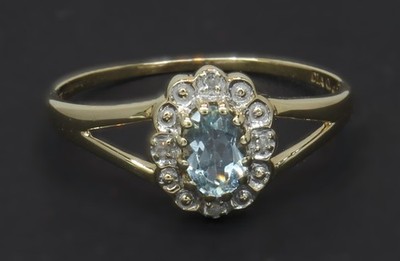 Ring 9 Karat Gelbgold oval Aqua & Diamant Cluster-Stil Größe S (80.26.370)
