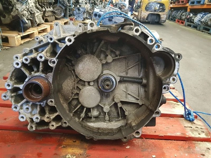 2002-2014 MK1 VOLVO XC90 GEARBOX 2.4 DIESEL D5244T4 6 SPEED MANUAL 566R7002CF  - Image 2 of 4