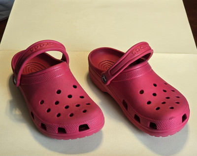 Crocs Classic Clogs Red Slip On Size M7/W9