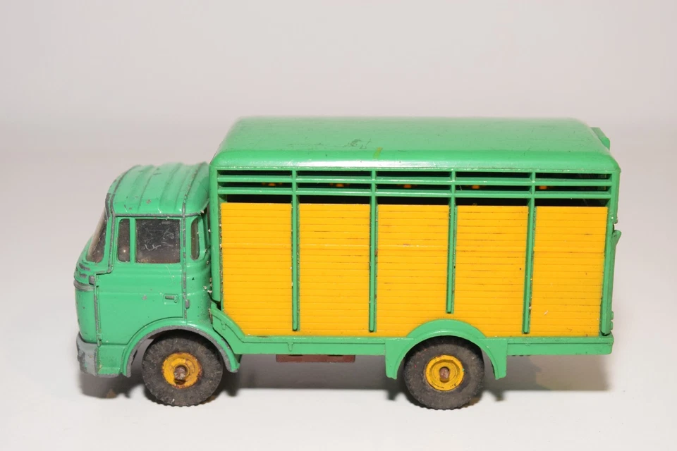 Camión de ganado A82 1:43 DINKY TOYS 577 BERLIET GAK BETAILLERE EXCELENTE Foto 2 de 4