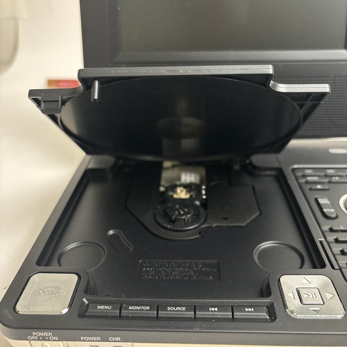フィリップス ポータブルDVDプレーヤー 2007 Philips Portable DVD player. Not Tested. Use For Parts
