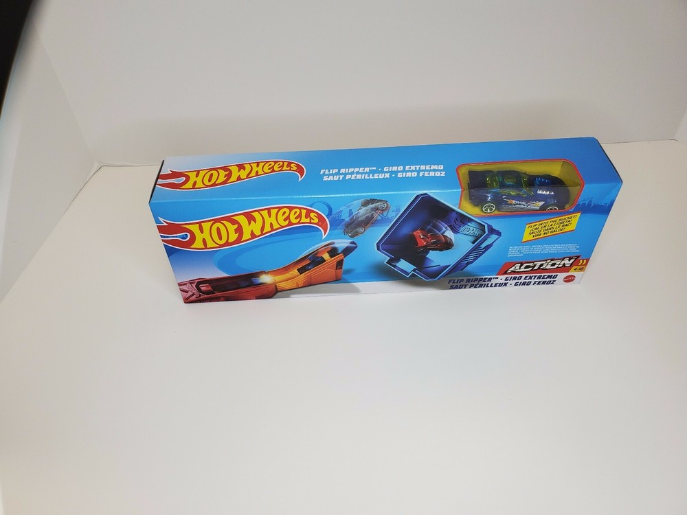 Mattel Hot Wheels Flip Ripper Play set With Blue Race Car FAST FREE SHIPPING!!!