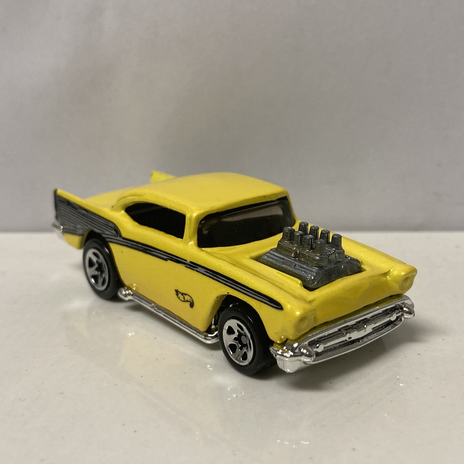1957 57 Chevy Bel Air Collectible 1/64 Scale Diecast Diorama Model
