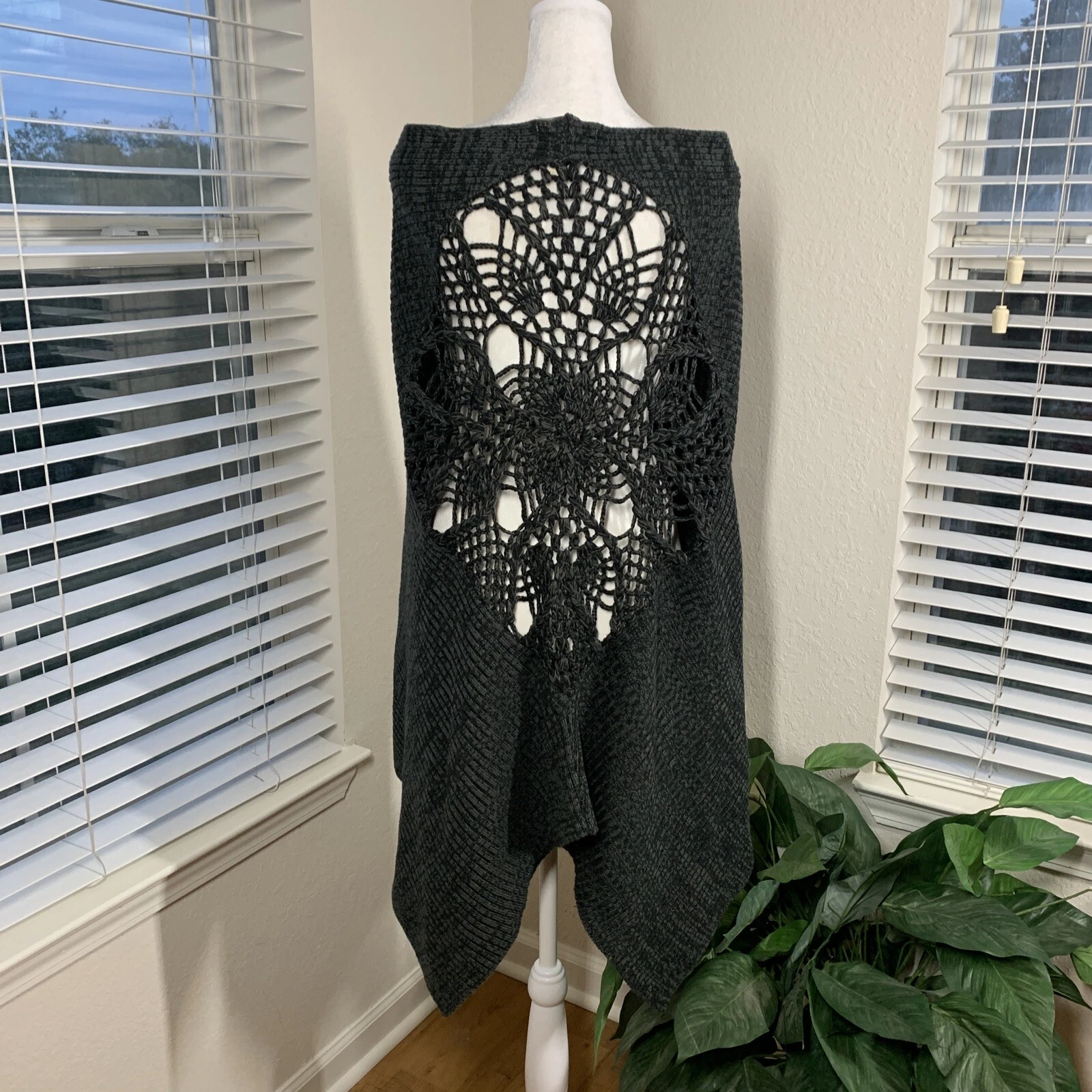 Free People Gray Crochet Knit Shawl Sweater Wrap Poncho One Size Boho Bohemian
Opens in a new window