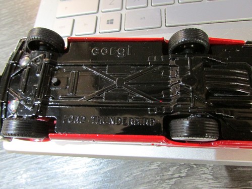 Corgi Classics 810:1957Ford Thunderbird Open Top In Red With White Stripe :Boxed - Picture 12 of 14