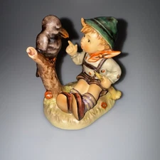 Goebel Hummel Figurine #433 "Sing Along"