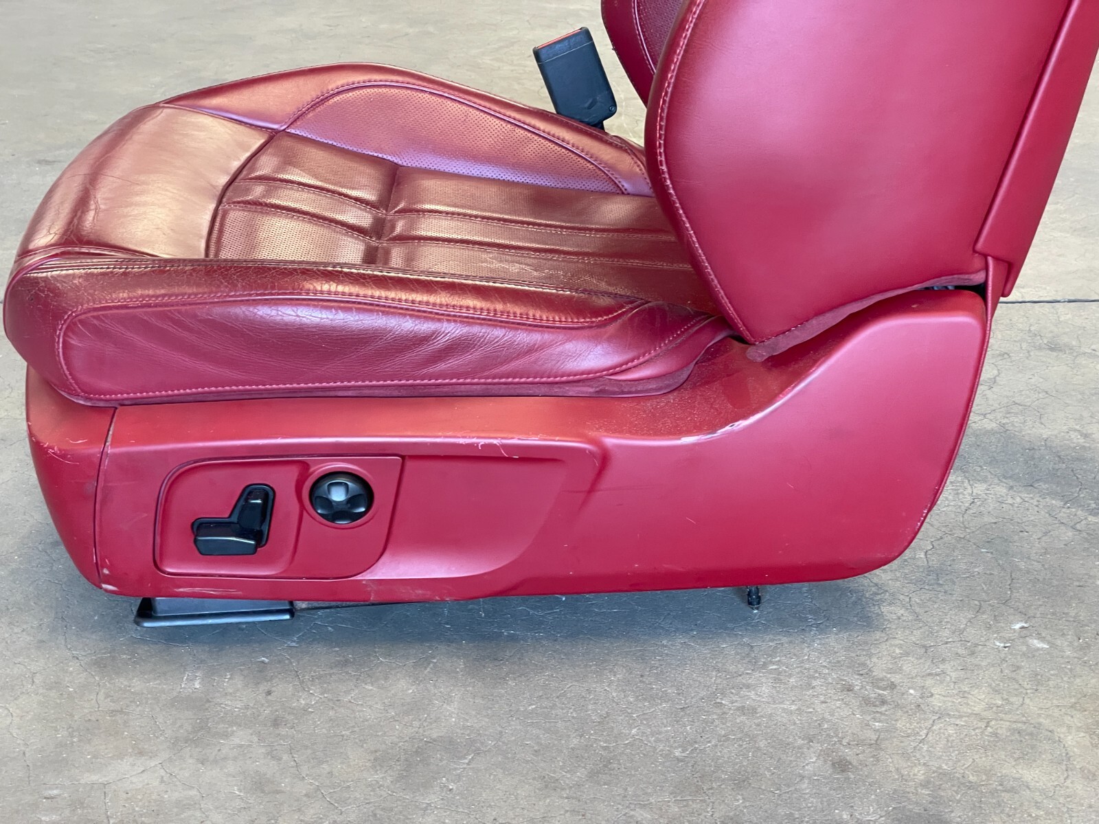 2017 2018 Maserati Levante Front Left Driver Seat Cushion Headrest Red 1442 OEM