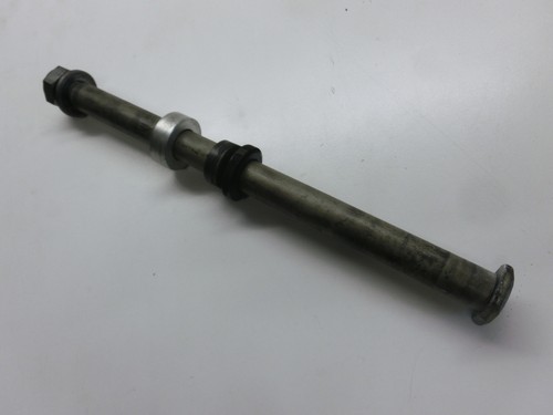 Triumph Street Triple R 675 D67LD 09-12 Hinterradachse Achse Felge Schraube