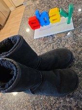 UGG Classic Short Boots Women  s Size 6 Black Suede Shearling Lined Winter