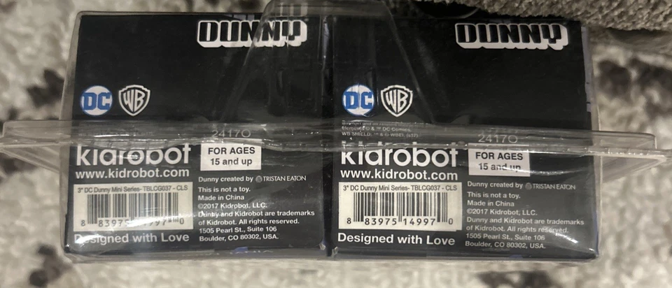 KIDROBOT BATMAN--VINYL MINI SERIES--FIGURE 2 PACK (NEW) - Image 3 of 4