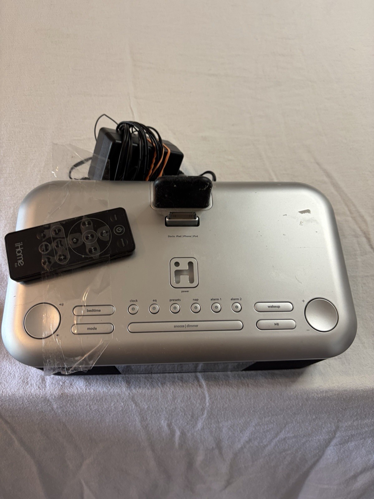 iHome iD95 Dual Alarm FM Clock Radio iPod iPhone Dock W/ Remote Adapter