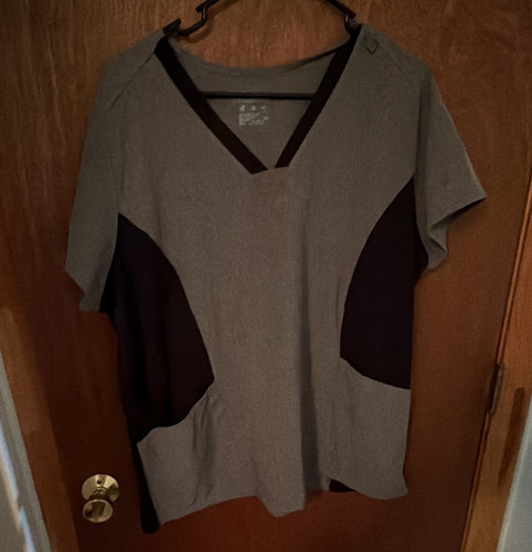 Gray/Black Solid Medical Scrub Set V-Neck Top & Scrub Pants. Top 2X & Pants L