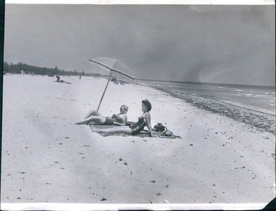 1953 Photo Florida Dania Tony Garnet Miami Herald Fl Sandy Beach Umbrella 8x10