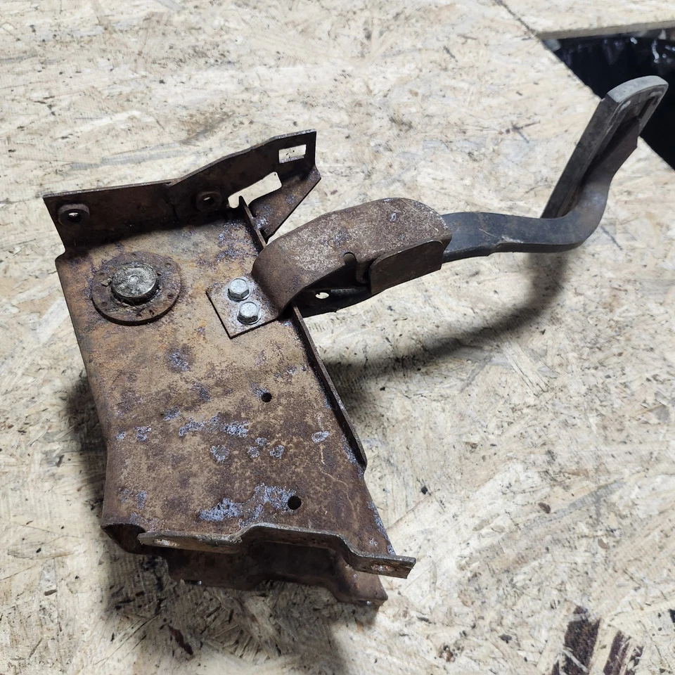 Conjunto de pedal de freno C3 Corvette soporte de suspensión transmisión automática 69-82 OEM Foto 4 de 4