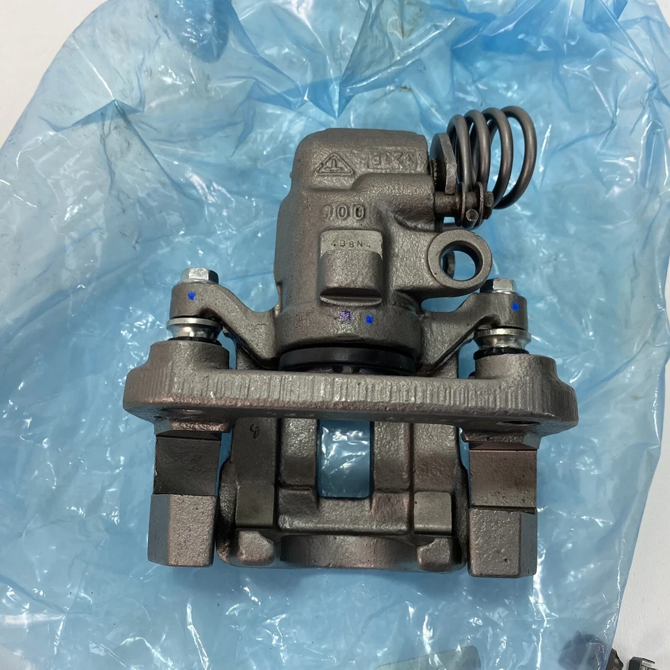 Pinza de freno trasera derecha original OEM 1996-04 Ford Mustang lado derecho. VFCC2387-6 Foto 4 de 4