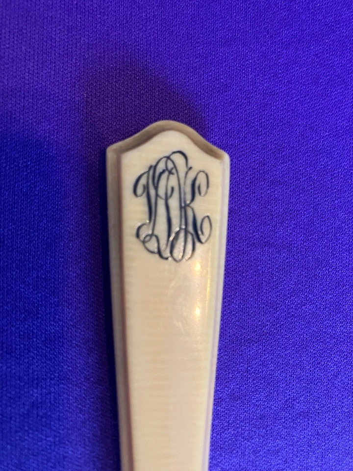 Antique 1910s Bakelite Button Hook and Shoe Horn set with MATCHING monogram. - Image 2 of 4