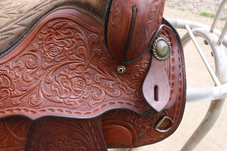 15" Crates Western Saddle #148 - Image 4 of 4