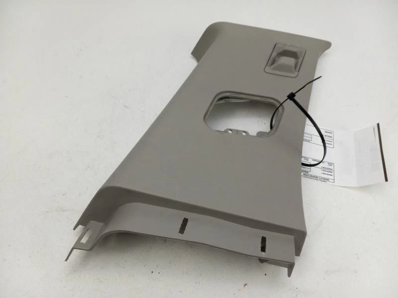 Pilar central superior trasero izquierdo Saturn Outlook 2007-2010 25909  Foto 2 de 4