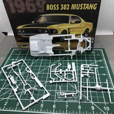 69 Ford Mustang CHASSIS Pan W REAR END Frt Suspension 1:25 RVL LBR Model Parts
