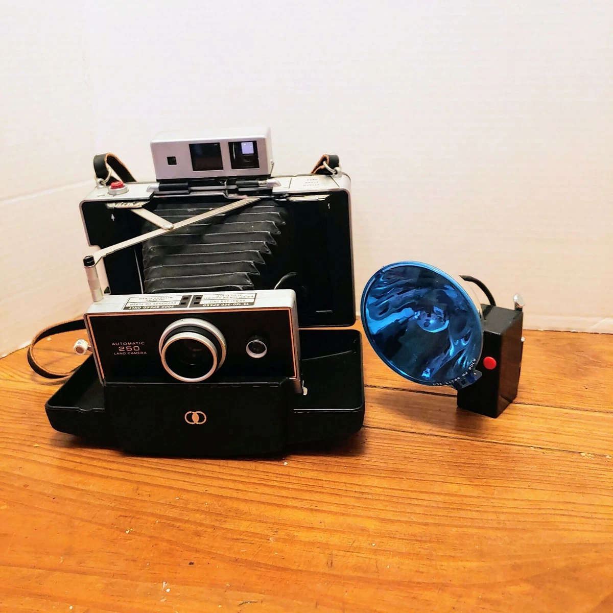 VTG Polaroid Automatic 100 Land Camera Case Flash Bulbs and Accessories