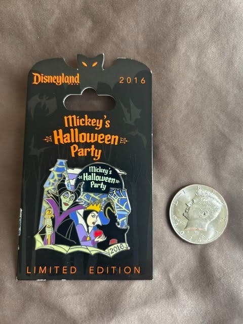 Disney Disneyland 2016 Halloween Pin Maleficent and Evil Queen Limited Edition 