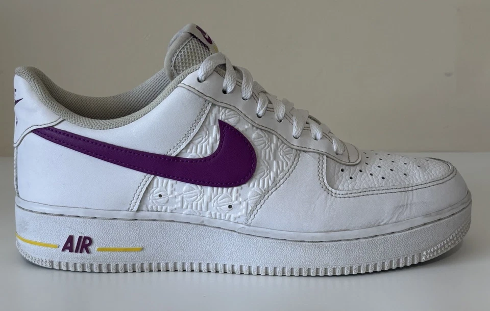 NIKE AIR FORCE 1 '07 'EMBOSSED HOOPS - LAKERS FJ4209-100 MENS - Image 3 of 4