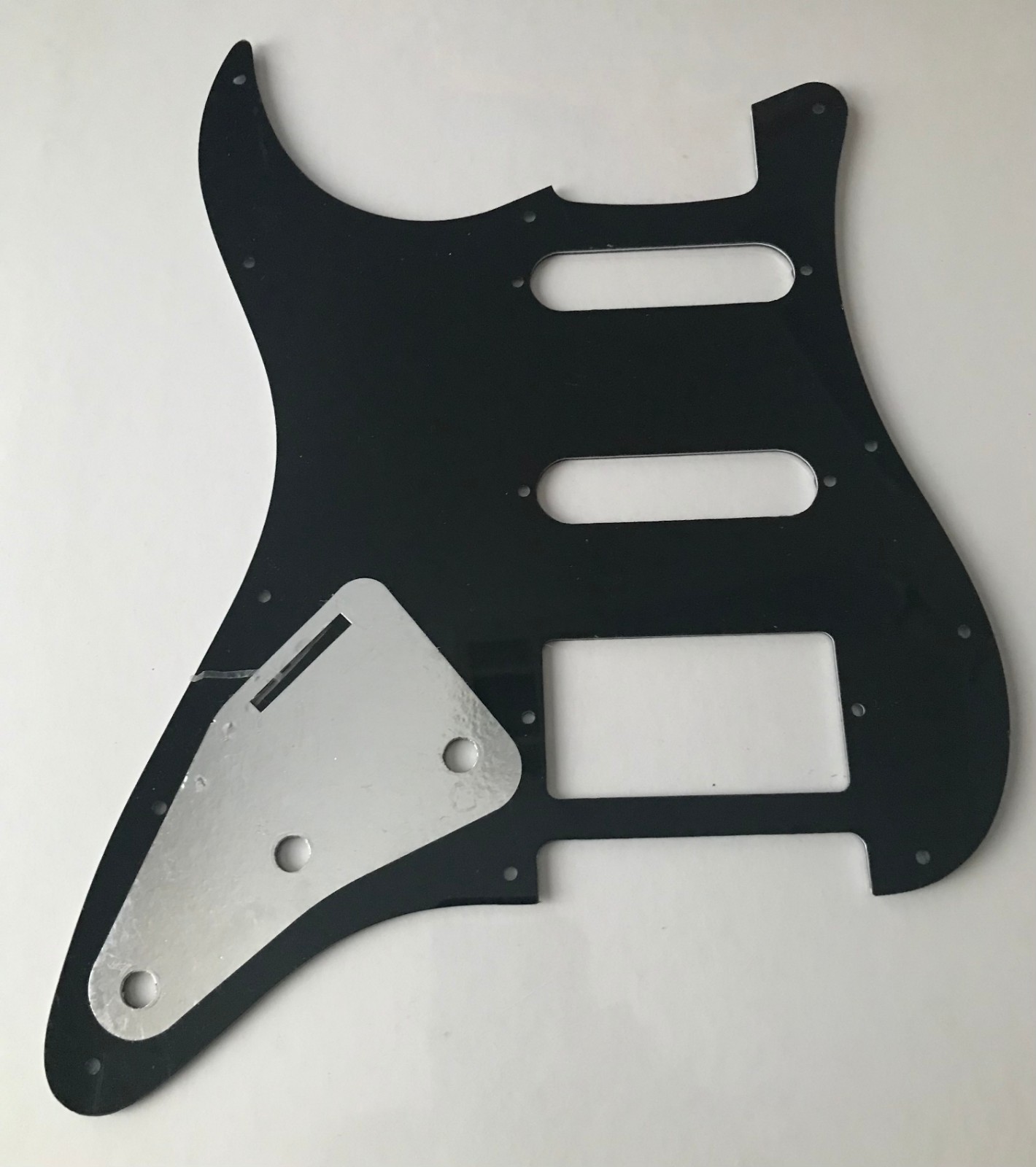 3-ply - 11 Hole Pickguard - Strat Style Electric Guitar - HSS / SSH - B/W/B