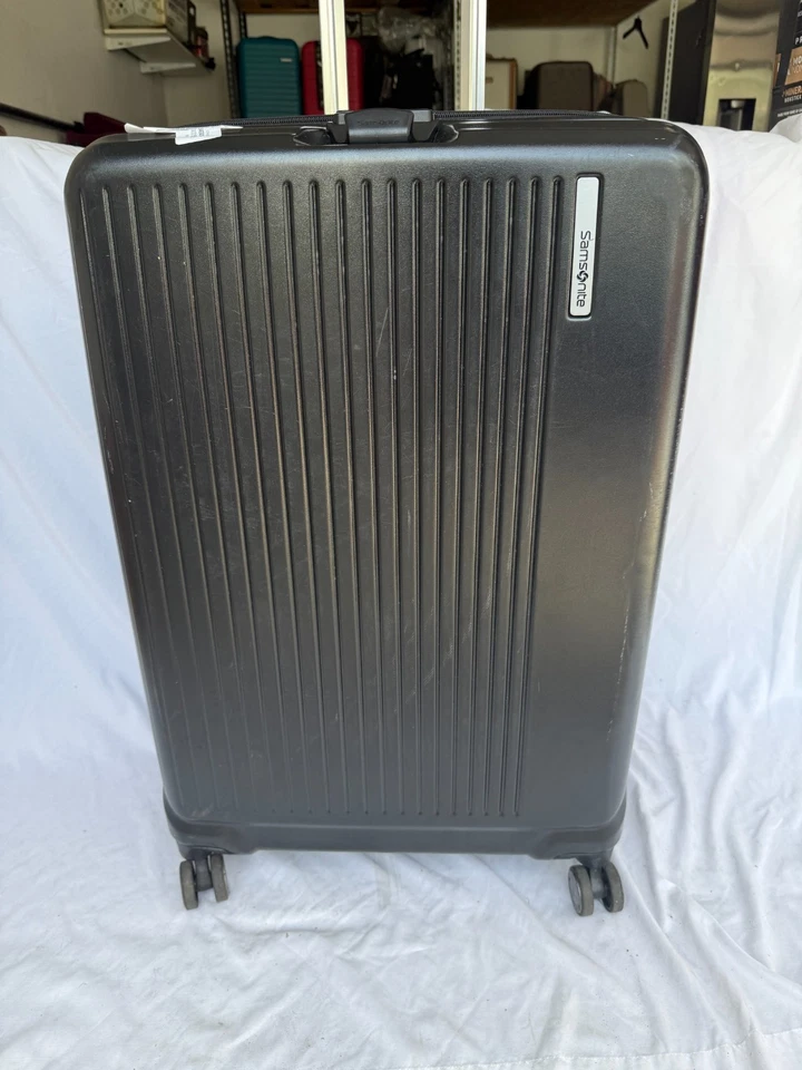 Equipaje giratorio grande para facturación Samsonite 28" lado duro negro TSA de $480 Foto 2 de 4